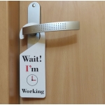 Zawieszka drewniana dwustronna na drzwi Wait! I'm Working /  You can do it - ZW3