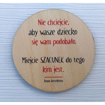 Magnes drewniany MG7 koło 8,5cm cytat Bruno Bettelheim