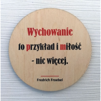 Magnes drewniany MG8 koło 8,5cm Wychowanie to przykład i miłość nic więcej