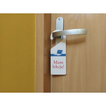 Dwustronna zawieszka drewniana na drzwi